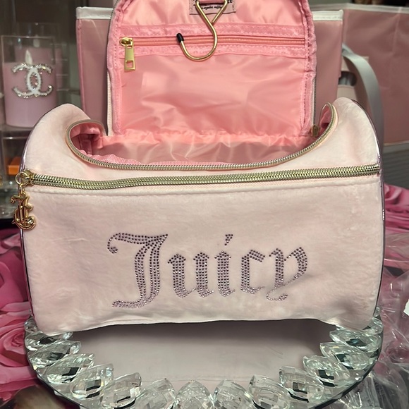 Juicy Couture Handbags - 🩷🩷💖💗Juicy Couture Makeup/Toiletry Bag!